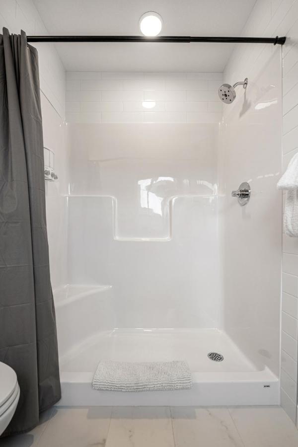 Serene Peaks, Private Hot Tub, Peaceful Radium Hot Springs Exterior photo